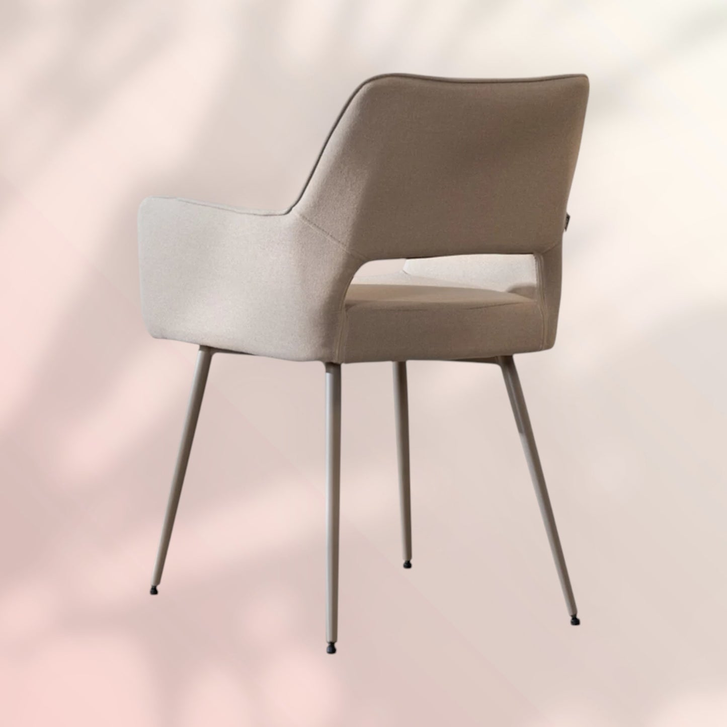 Scandinavische eetkamerstoel Olivia taupe gerecyclede stof