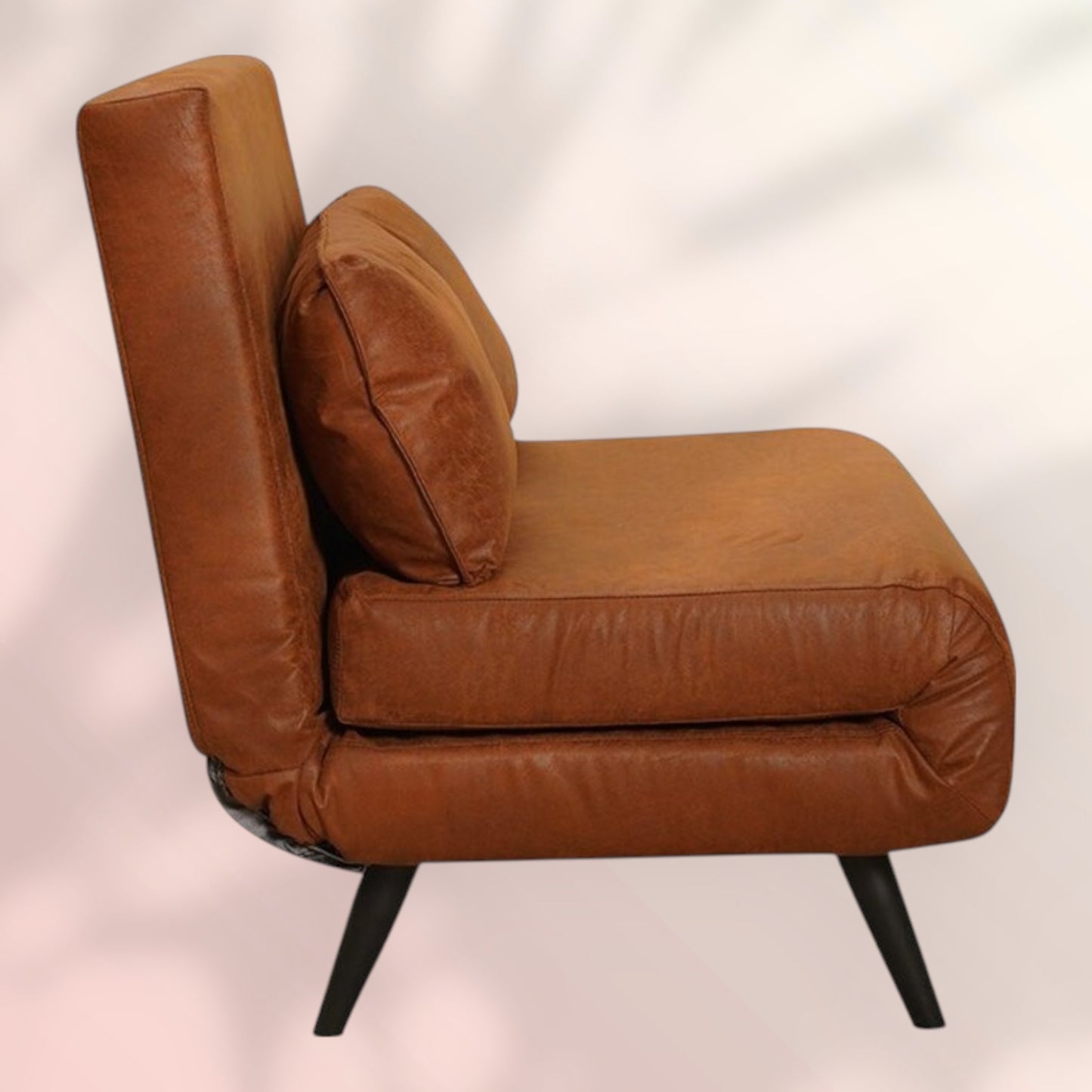 Slaapbank 1,5 persoons Kristian cognac eco-leer met stijlvol design en comfortabele bekleding voor elk interieur.