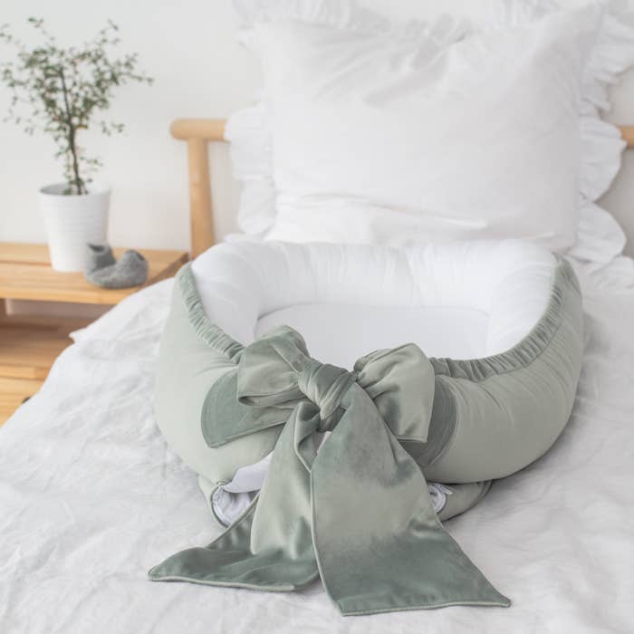 Velvet babynest met strik (5 kleuren) - Babyly