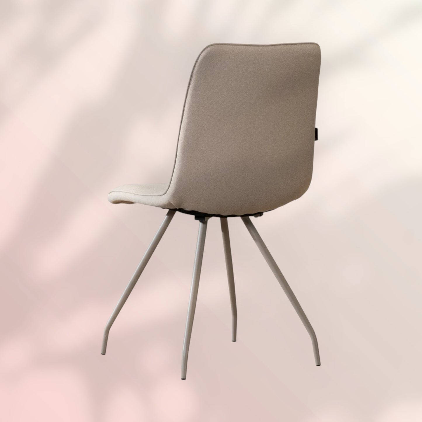 Scandinavische eetkamerstoel Pippi taupe gerecyclede stof