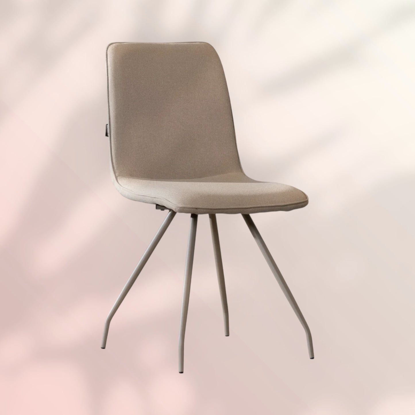 Scandinavische eetkamerstoel Pippi taupe gerecyclede stof