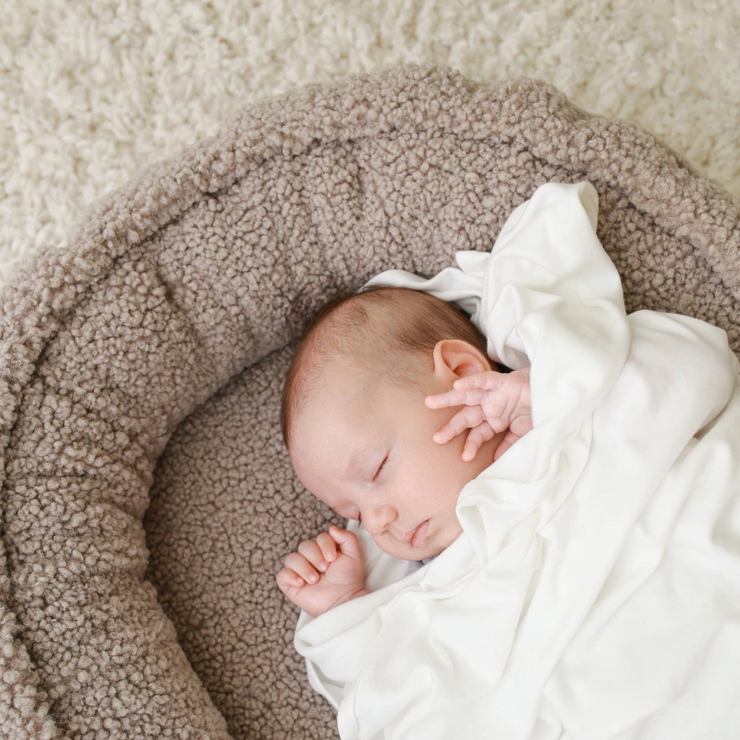 Babyly Teddy Babynest – Zacht & Knuffelig
